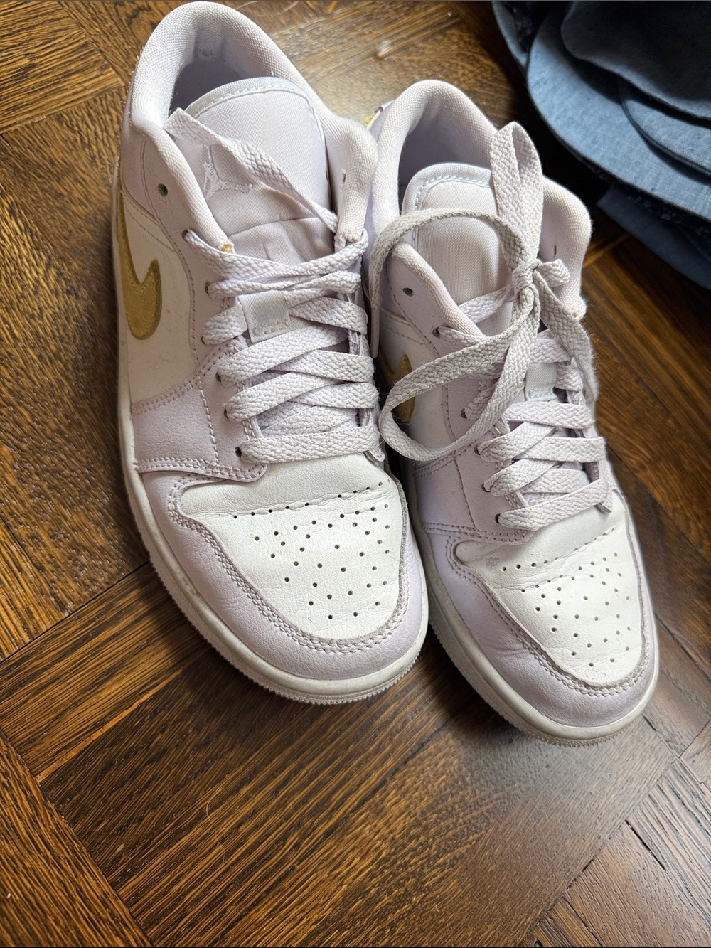 Nike Low-Top Sneakers in Pale Lavender with Gold Swoosh